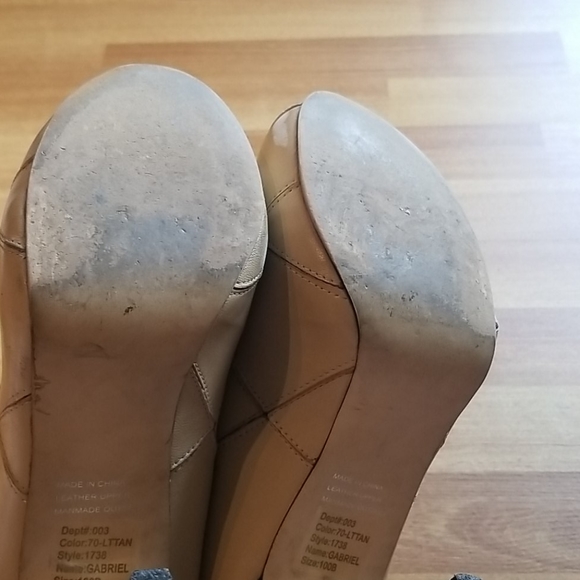 Bakers tan & black heels - Picture 5 of 9